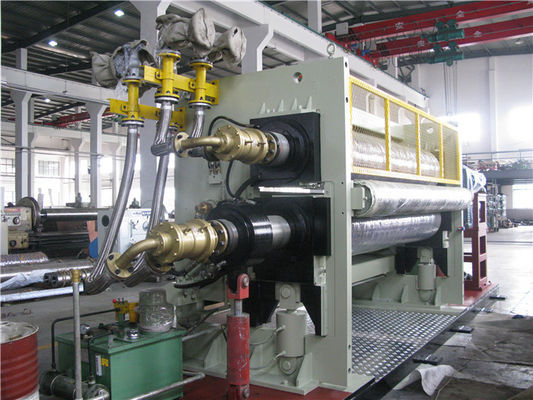 Une machine gravante en refief de petit pain des nappes 6000mm de moteur