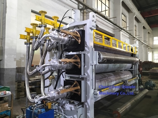 Trois l'utilisation de la machine 520×3700 de calendrier de petit pain a modelé le paquet non-tissé de tissu