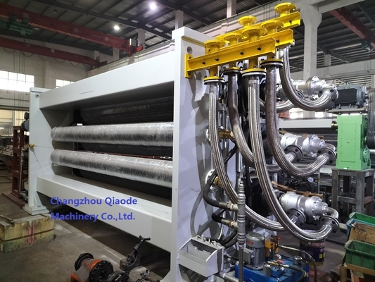 Trois l'utilisation de la machine 520×3700 de calendrier de petit pain a modelé le paquet non-tissé de tissu