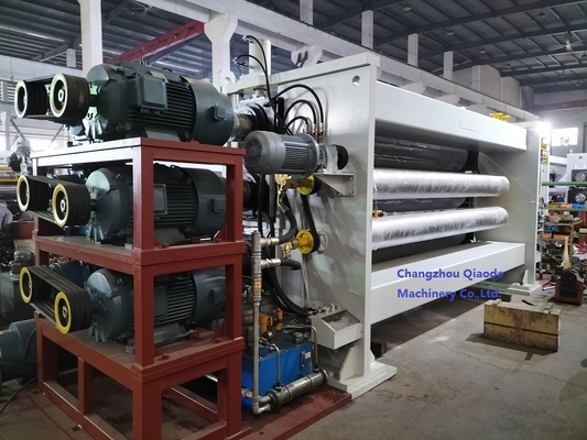 Trois l'utilisation de la machine 520×3700 de calendrier de petit pain a modelé le paquet non-tissé de tissu